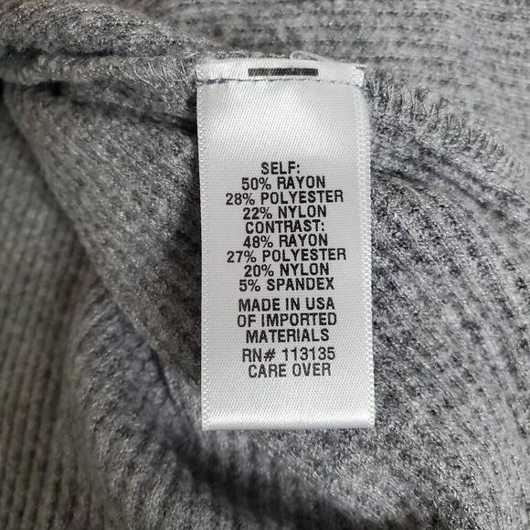 Leo & Nicole Medium Gray Ribbed Knit Asymmetrical Button Pullover Sweater USA - Picture 6 of 7